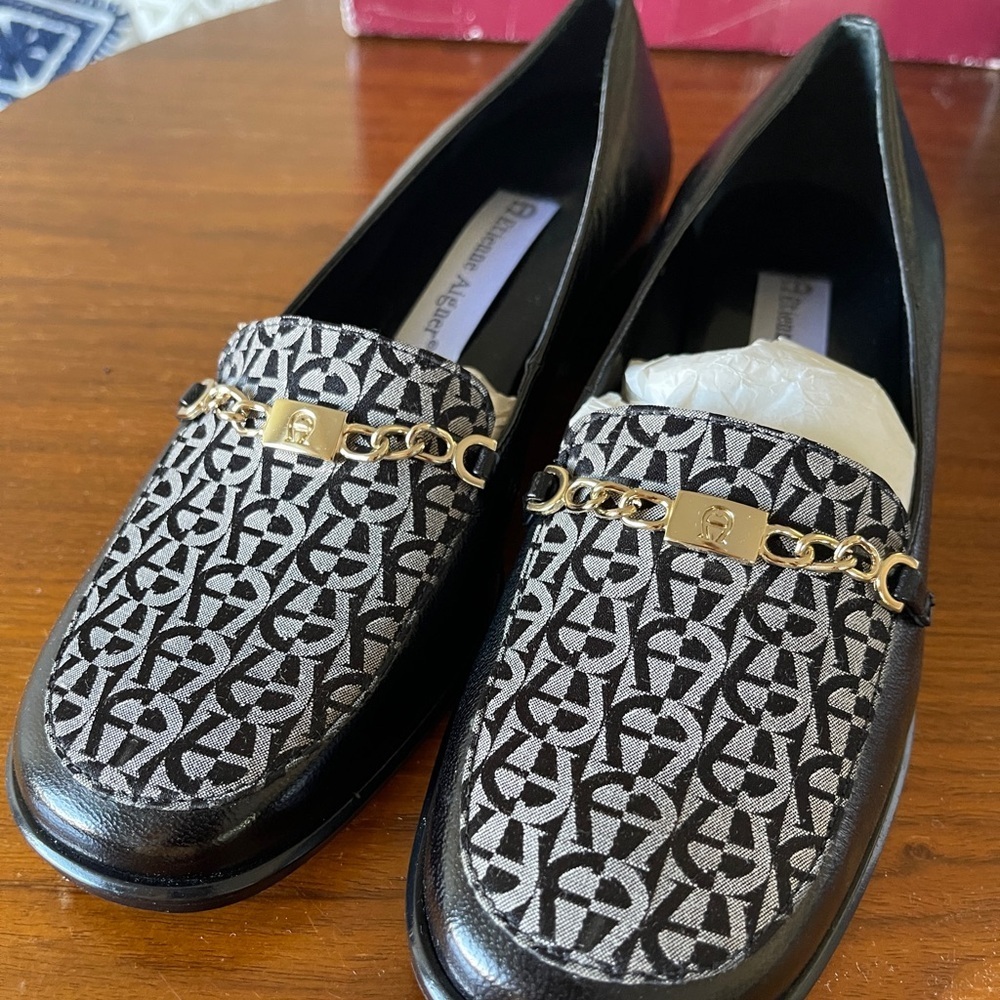 Size 7 Etienne Aigner Black & Gold Buckle Chain Flats